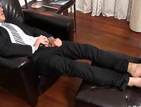 同性恋二人在停机期间沉迷于恋物癖和手淫 gay porn indonesia new