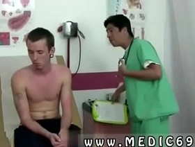 同性恋Twink从女医生那里进行感官身体检查 teen hot gay porn