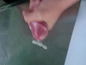 同性恋越南人的独奏游戏结束于桌桌高潮 gay porn japan police