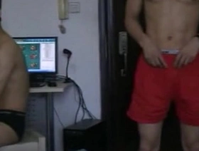 越南恋人探索他们对明确视频的热情 korean gay bj porn