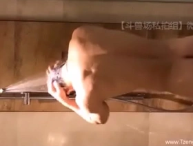 年轻的同性恋者探索独奏乐趣 gay china porn