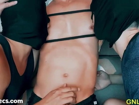 两个亚洲男孩沉迷于乳头上的肌肉伴侣 hot gay porn cade maddox