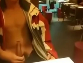 亚洲twink获得了公共狂欢节 hot blowjob gay porn