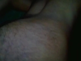 亚洲同性恋家伙炫耀他的毛茸茸的屁股并变得热 gay japan fetch porn